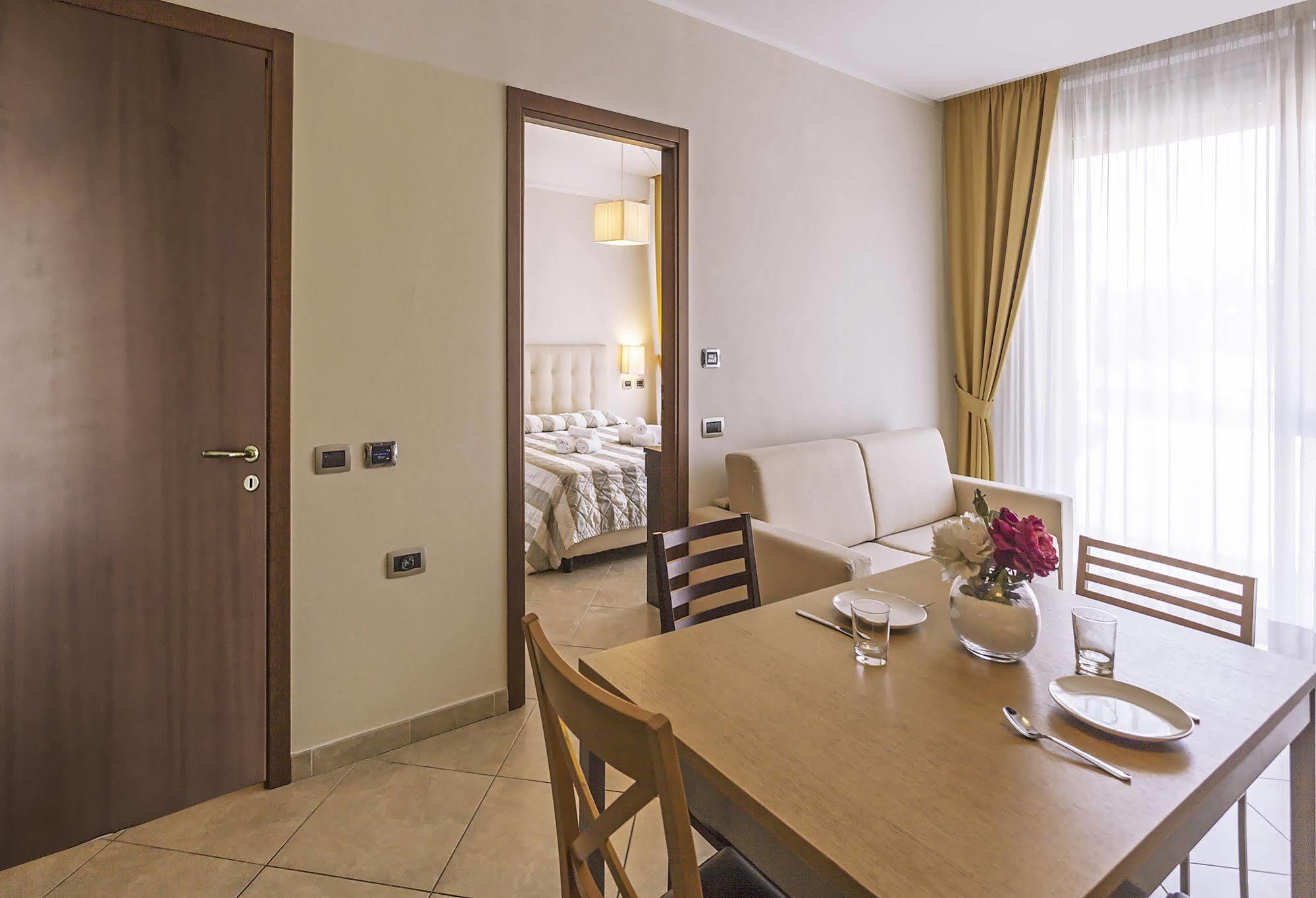 Aparthotel Anghel Siena Exteriör bild