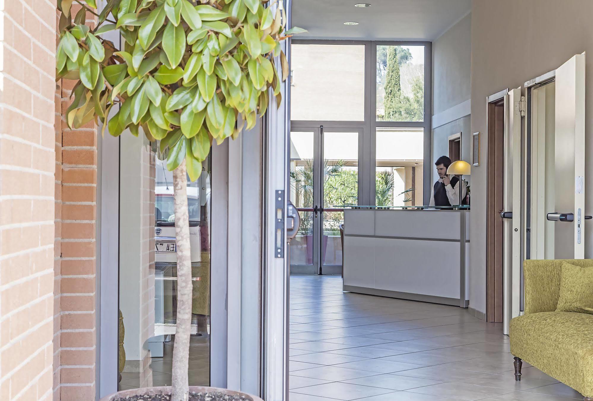 Aparthotel Anghel Siena Exteriör bild