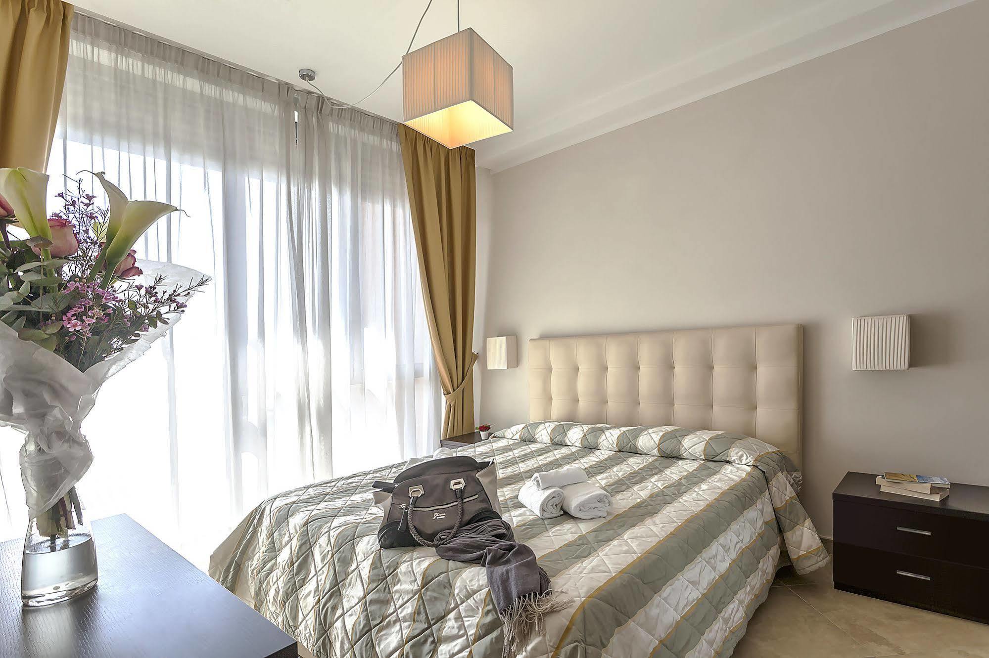 Aparthotel Anghel Siena Exteriör bild