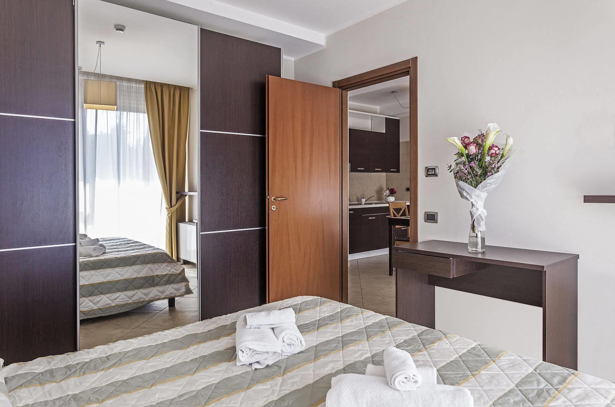 Aparthotel Anghel Siena Exteriör bild